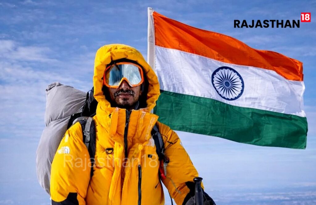 Rohtash Khileri set a world record by spending 24 hours on Mount Elbrus.