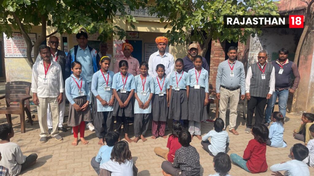 Karauli: Identity cards distributed to children and teachers at Saklupura School