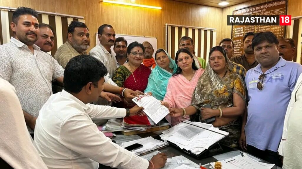 Karauli : BJP Workers Submit Memorandum to Sub-Divisional Officer in the Name of Home Minister