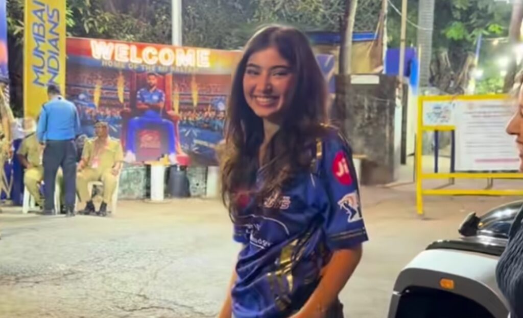 Sara Arjun Spotted at Wankhede Stadium, Cheers for Mumbai Indians with Family