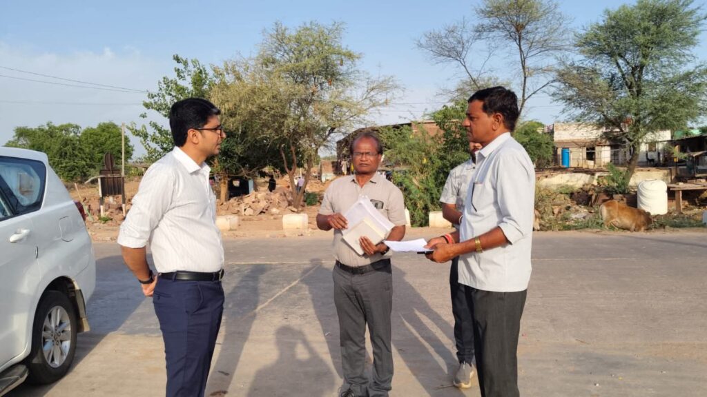 Karauli: District Collector inspected Kailadevi Bypass and Karsai, Barriya Road