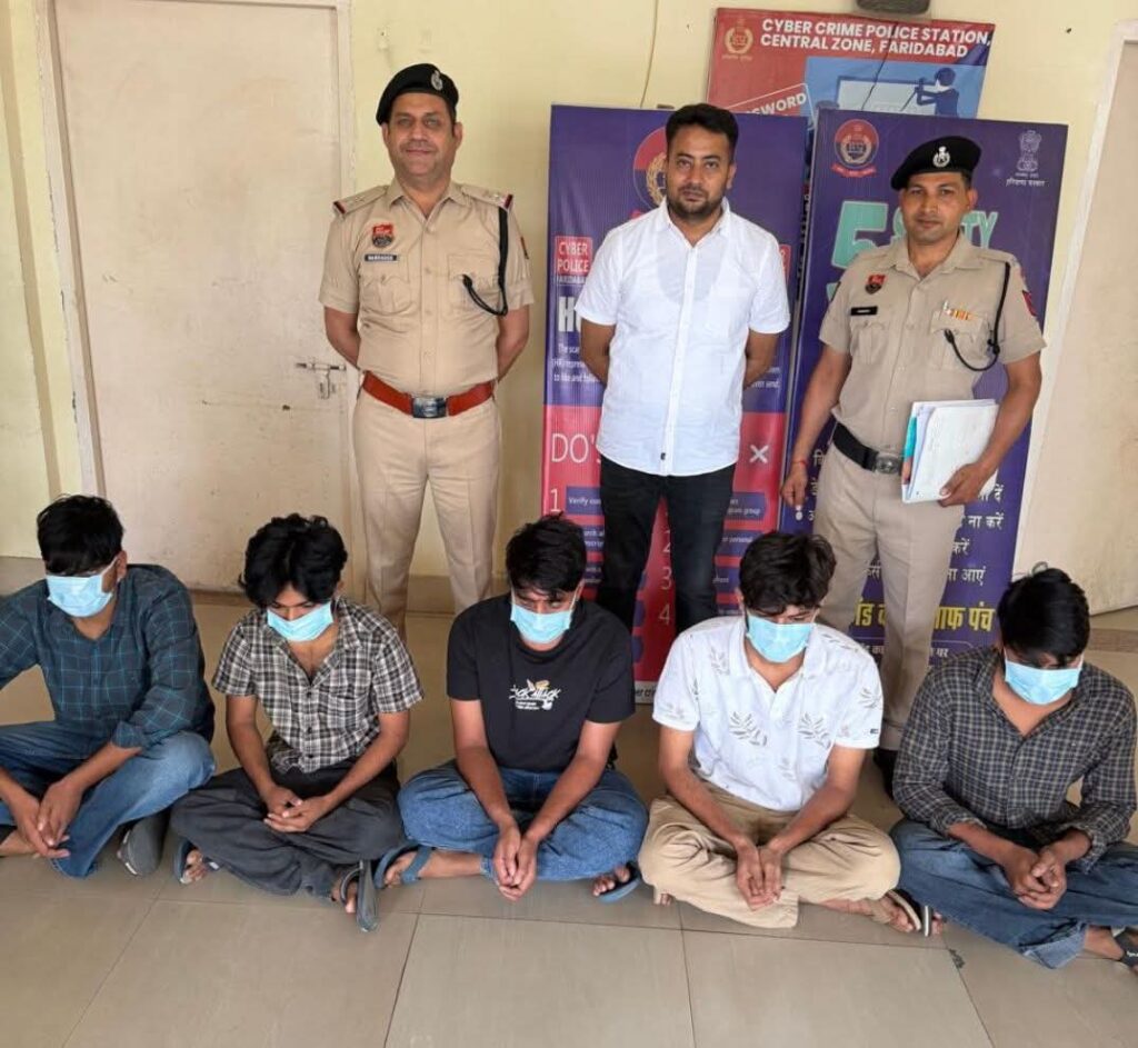 Five Arrested for Creating Fake Female Profiles on Instagram and Tinder to Lure Victims Through Chat