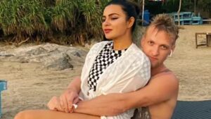 Aashka Goradia Welcomes Second Baby Boy, Builds ₹1800 Crore Beauty Empire Oplus_16908288